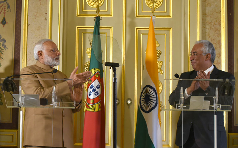 The Prime Minister, Shri Narendra Modi and the Prime Minister of Portugal, Mr. Antonio Costa at the signing ceremony of MoU between India and Portugal, at Lisbon, Portugal on June 24, 2017.