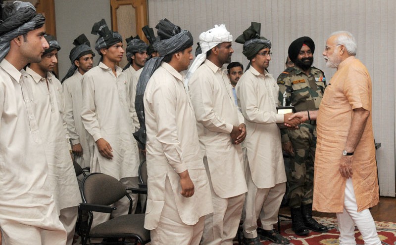 PM meets youth of Gujjar-Bakkarwal communities from Jammu and Kashmir