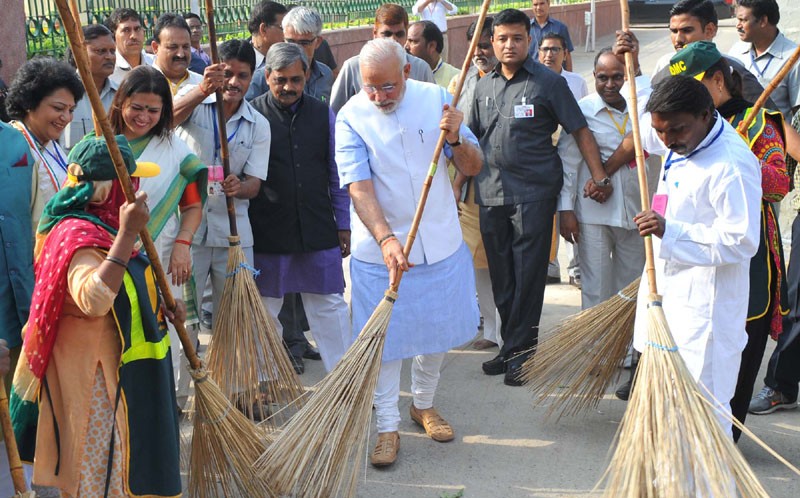 PM launches ‘Swachh Bharat Abhiyaan’