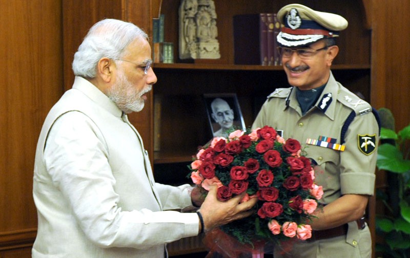 आईटीबीपी के महानिदेशक ने प्रधानमंत्री को पीएमएनआरएफ के लिए 2.91 करोड़ रुपये का चेक सौंपा