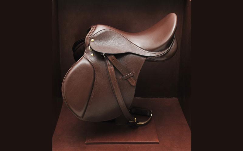 PM presents President of Turkmenistan a specially handcrafted horse saddle