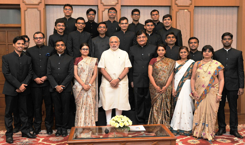 PM meets successful candidates of UPSC examination who underwent training in SPIPA