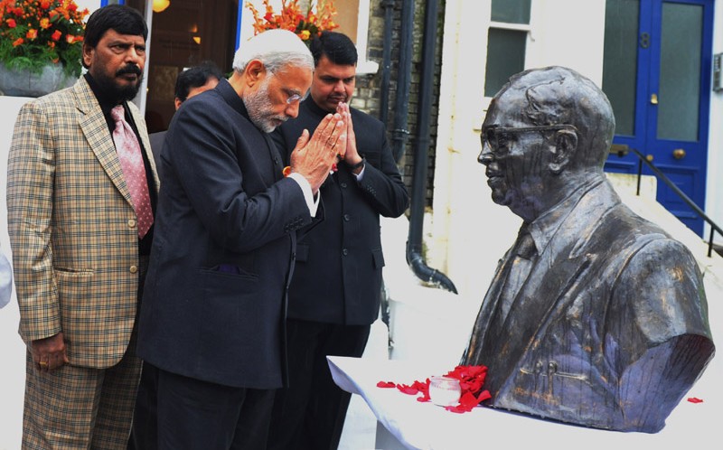 प्रधानमंत्री ने लंदन में बसवेश्वर की प्रतिमा का अनावरण और डॉ. अम्बेडकर स्मारक का उद्घाटन किया