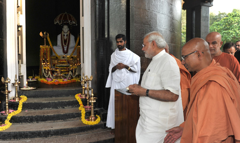 PM pays homage to Sree Narayana Guru at Sivagiri Mutt