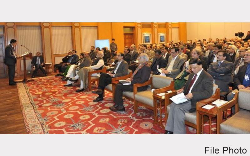 Two Groups of Secretaries present ideas and suggestions to PM