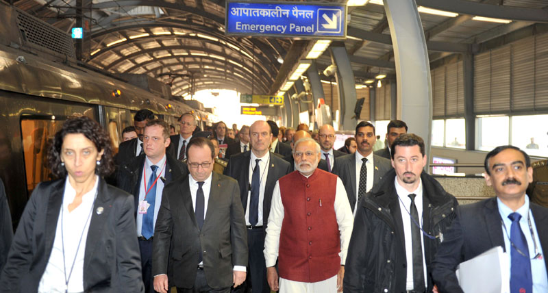 PM and French President Hollande take a metro ride to Gurgaon