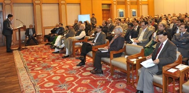 Two Groups of Secretaries present ideas and suggestions to PM
