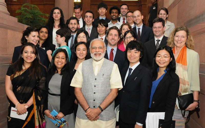 Students from Stanford University call on PM