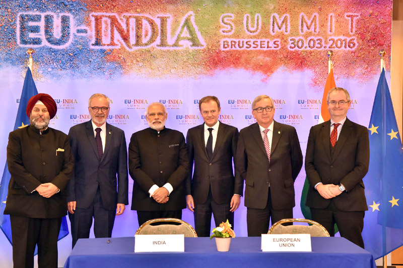 The Prime Minister, Shri Narendra Modi at the signing of loan agreement for Lucknow Metro with European Investment Bank, in Brussels, Belgium on March 30, 2016.