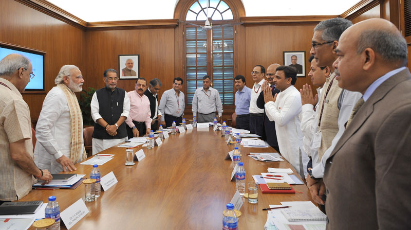 प्रधानमंत्री ने उत्तर प्रदेश के मुख्यमंत्री के साथ उच्च स्तरीय बैठक में सूखे और पानी की कमी की स्थिति की समीक्षा की