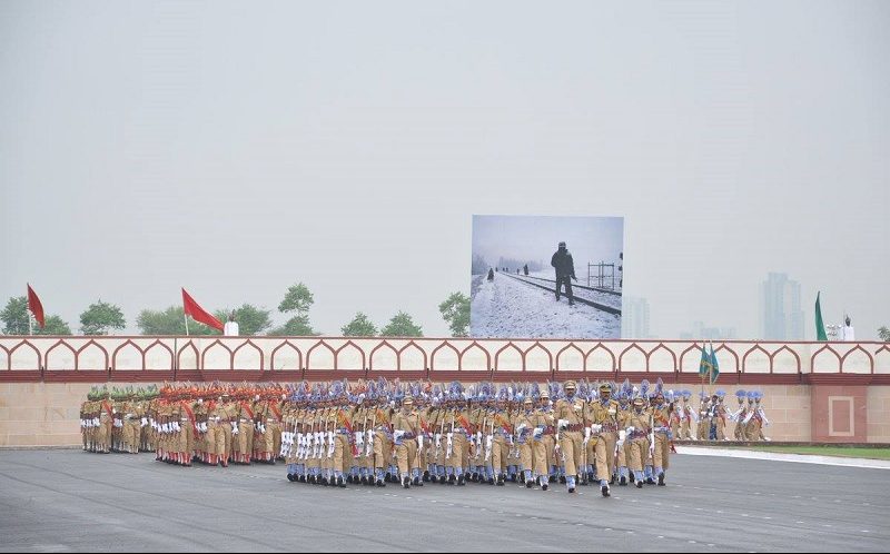 77ನೇ ವಾರ್ಷಿಕೋತ್ಸವ ದಿನದ ಸಂದರ್ಭದಲ್ಲಿ ಸಿ.ಆರ್.ಪಿ.ಎಫ್.  ಸಿಬ್ಬಂದಿಗೆ  ಗೌರವ ನಮನ ಸಲ್ಲಿಸಿದ ಪ್ರಧಾನಿ
