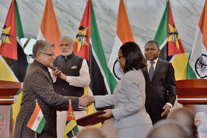 The Prime Minister, Shri Narendra Modi and the President of Mozambique, Mr. Filipe Nyusi witnessing the signing of agreements, at Maputo, Mozambique on July 07, 2016.