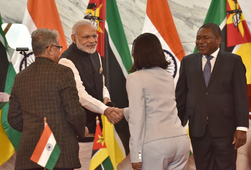 The Prime Minister, Shri Narendra Modi and the President of Mozambique, Mr. Filipe Nyusi witnessing the signing of agreements, at Maputo, Mozambique on July 07, 2016.