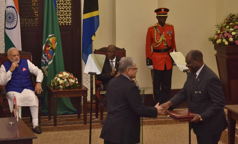The Prime Minister, Shri Narendra Modi and the President of the United Republic of Tanzania, Dr. John Magufuli, witnessing the signing and exchange of agreements, at the State House, in Dar es Salaam, Tanzania July 10, 2016.