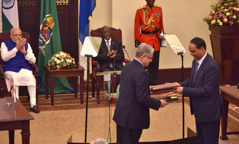 The Prime Minister, Shri Narendra Modi and the President of the United Republic of Tanzania, Dr. John Magufuli, witnessing the signing and exchange of agreements, at the State House, in Dar es Salaam, Tanzania July 10, 2016.