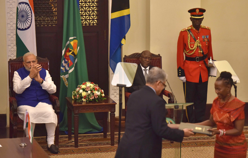 The Prime Minister, Shri Narendra Modi and the President of the United Republic of Tanzania, Dr. John Magufuli, witnessing the signing and exchange of agreements, at the State House, in Dar es Salaam, Tanzania July 10, 2016.