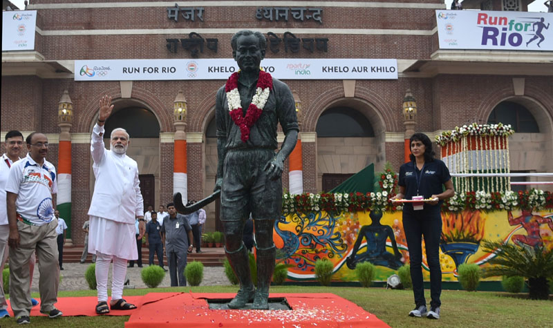 प्रधानमंत्री ने ‘रन फॉर रियो’ को हरी झंडी दिखाई – एथलीट्स से देश के लिए अपना सर्वश्रेष्ठ देने का आग्रह किया