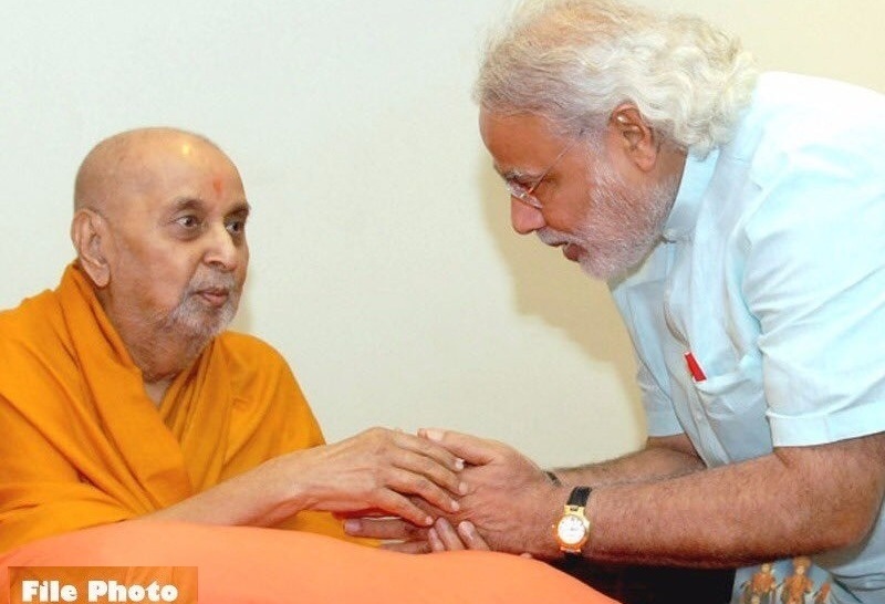 ಗುಜರಾತ್ ನಲ್ಲಿ ಪರಮಪೂಜ್ಯ ಪ್ರಮುಖ್ ಸ್ವಾಮಿ ಮಹಾರಾಜ್ ಅವರಿಗೆ ಅಂತಿಮ ನಮನ ಸಲ್ಲಿಸಿದ  ಪ್ರಧಾನಮಂತ್ರಿ
