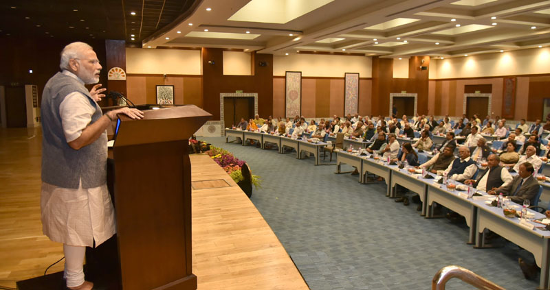 Group of Secretaries presents ideas on “Transport and Communications” to PM