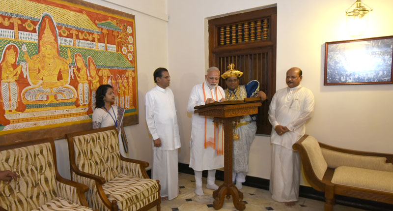 The Prime Minister, Shri Narendra Modi signing the Visitor's book at the Sri Dalada Maligawa Temple, in Kandy, Sri Lanka on May 12, 2017.