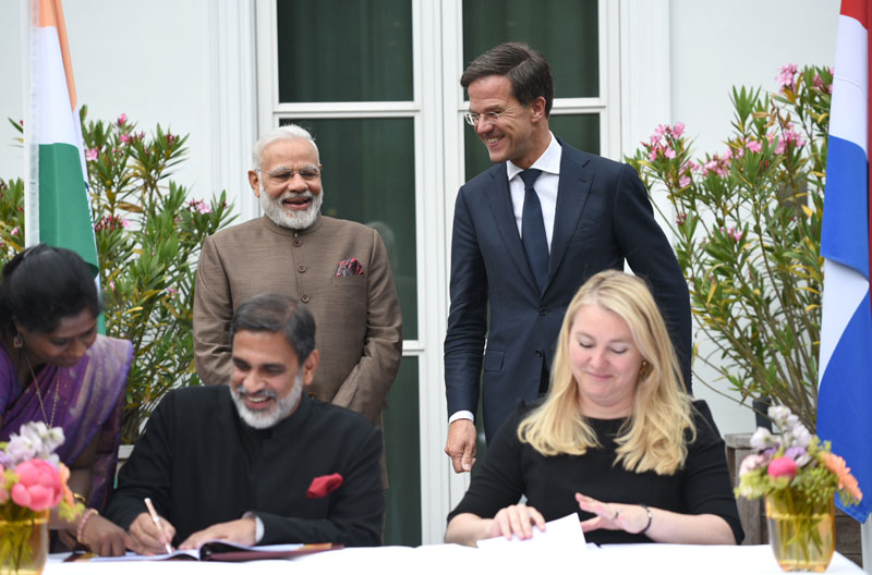 The Prime Minister, Shri Narendra Modi and the Prime Minister of Netherlands, Mr. Mark Rutte witnessing the signing of MoUs between India and Netherlands, at Amsterdam, Netherlands on June 27, 2017.