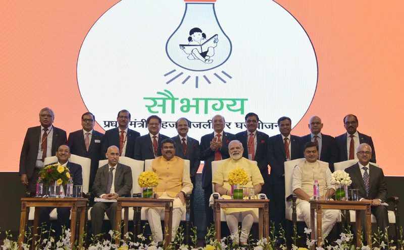 प्रधानमंत्री ने प्रधानमंत्री सौभाग्य योजना की शुरूआत की, दीनदयाल उर्जा भवन देश को समर्पित किया