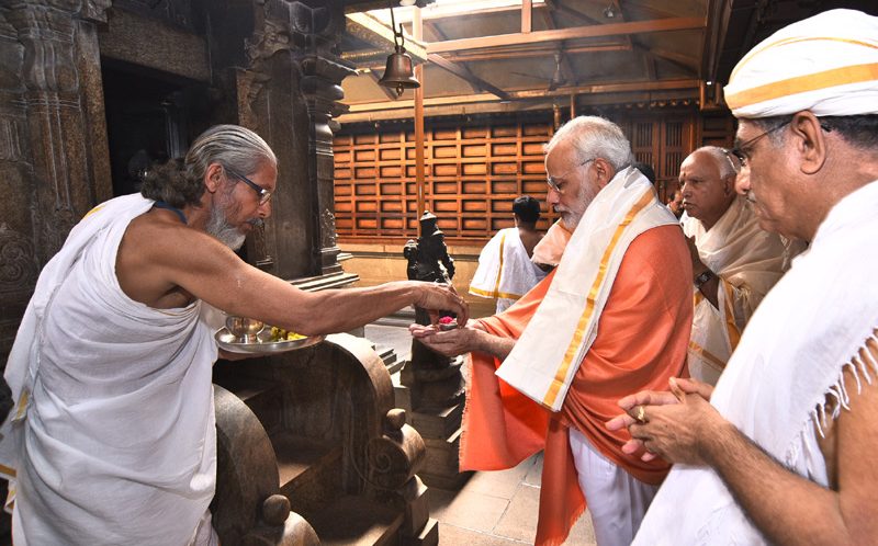 PM offers prayers at Shri Manjunatha Swamy Temple at Dharmasthala; addresses public meeting in Ujire