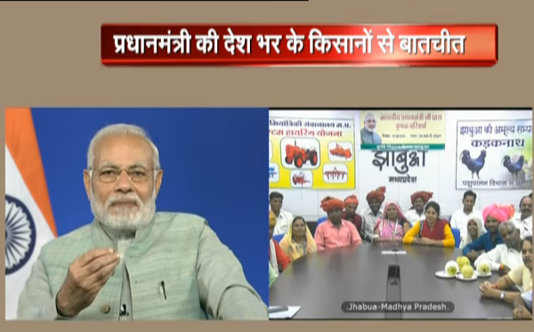 प्रधानमंत्री ने वीडियो ब्रिज के जरिये देश भर के किसानों के साथ संवाद किया