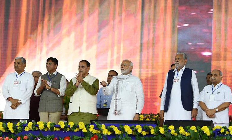 प्रधानमंत्री ने जूनागढ़ जिले में विभिन्न परियोजनाओँ का उद्घाटन किया