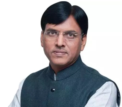 डॉ मनसुख मांडविया – कामगार आणि रोजगार मंत्री; युवा व्यवहार आणि क्रीडा