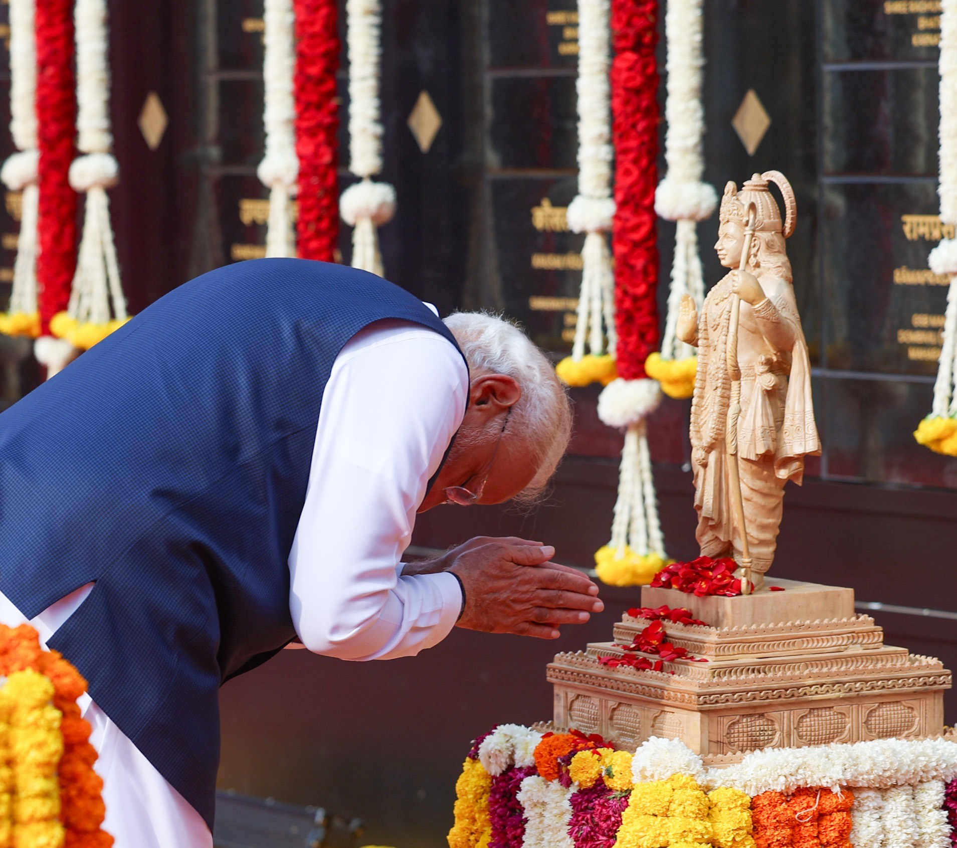 PM visits Shree Samsthan Gokarn Partagali Jeevottam Math and unveils statue of Prabhu Shri Ram, in Goa on November 28, 2025.