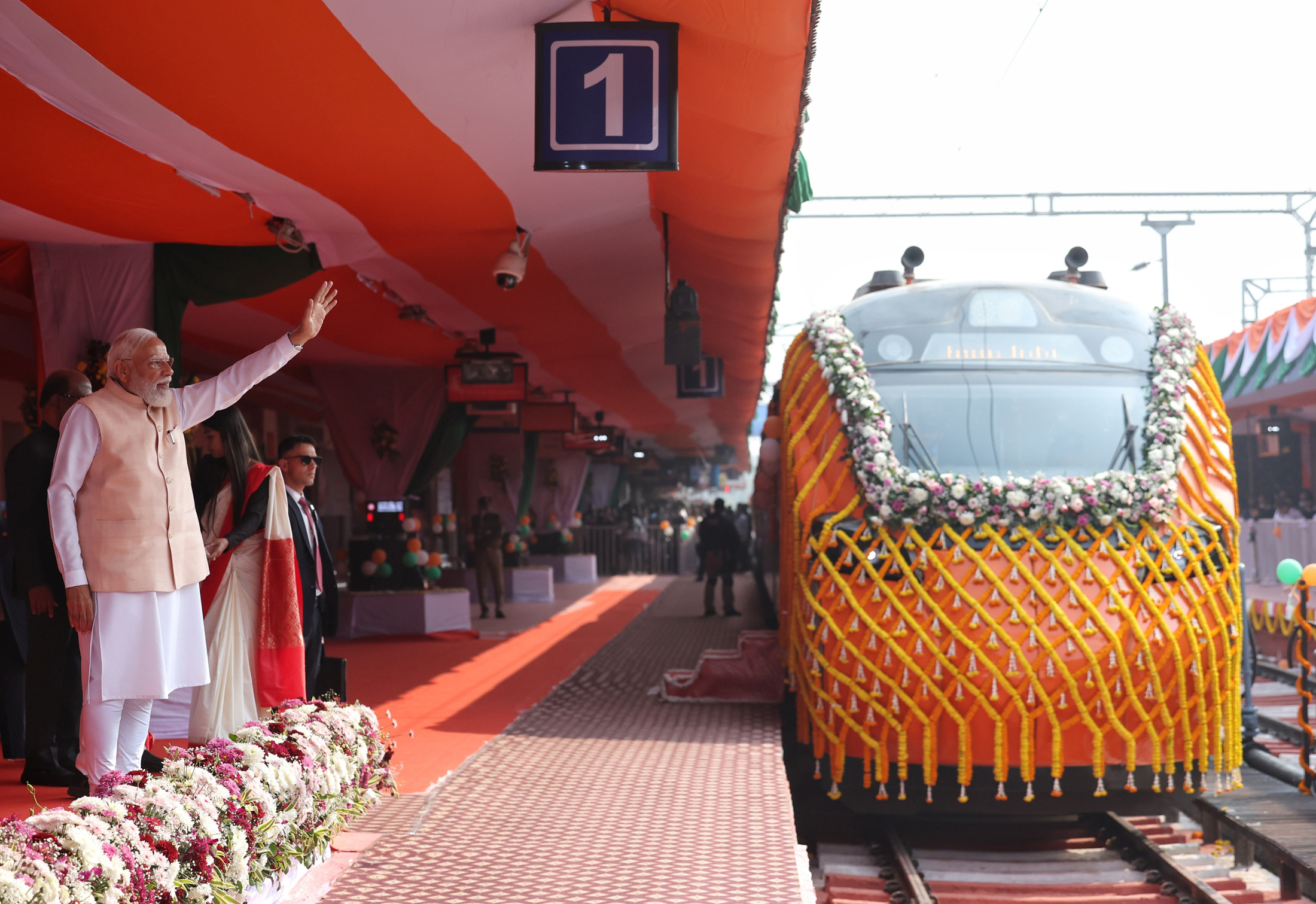 PM Narendra Modi flags off Vande Bharat sleeper train at Malda Town Railway Station, January 2026