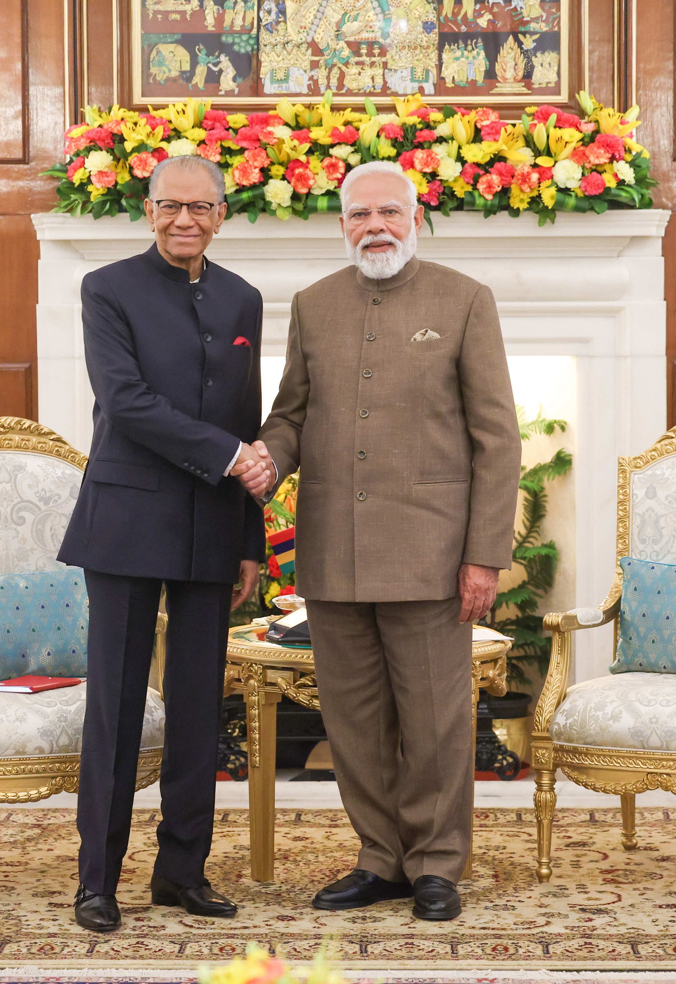 इंडिया एआई इम्पैक्ट समिट के दौरान प्रधानमंत्री और मॉरीशस के प्रधानमंत्री के बीच द्विपक्षीय वार्ता