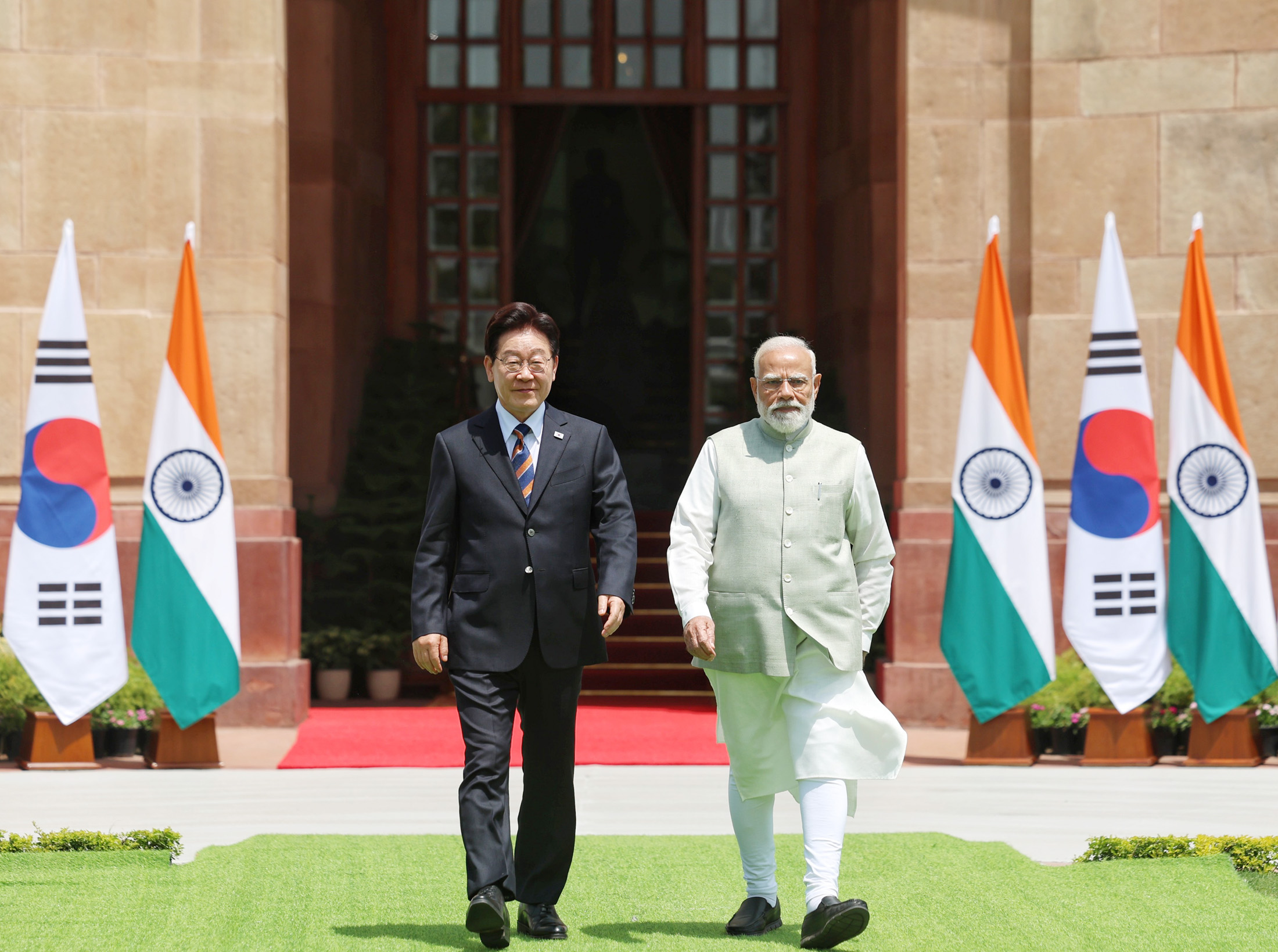 PM along with the President of South Korea, Mr. Lee Jae Myung planting a sapling at Hyderabad House, in New Delhi on April 20, 2026.