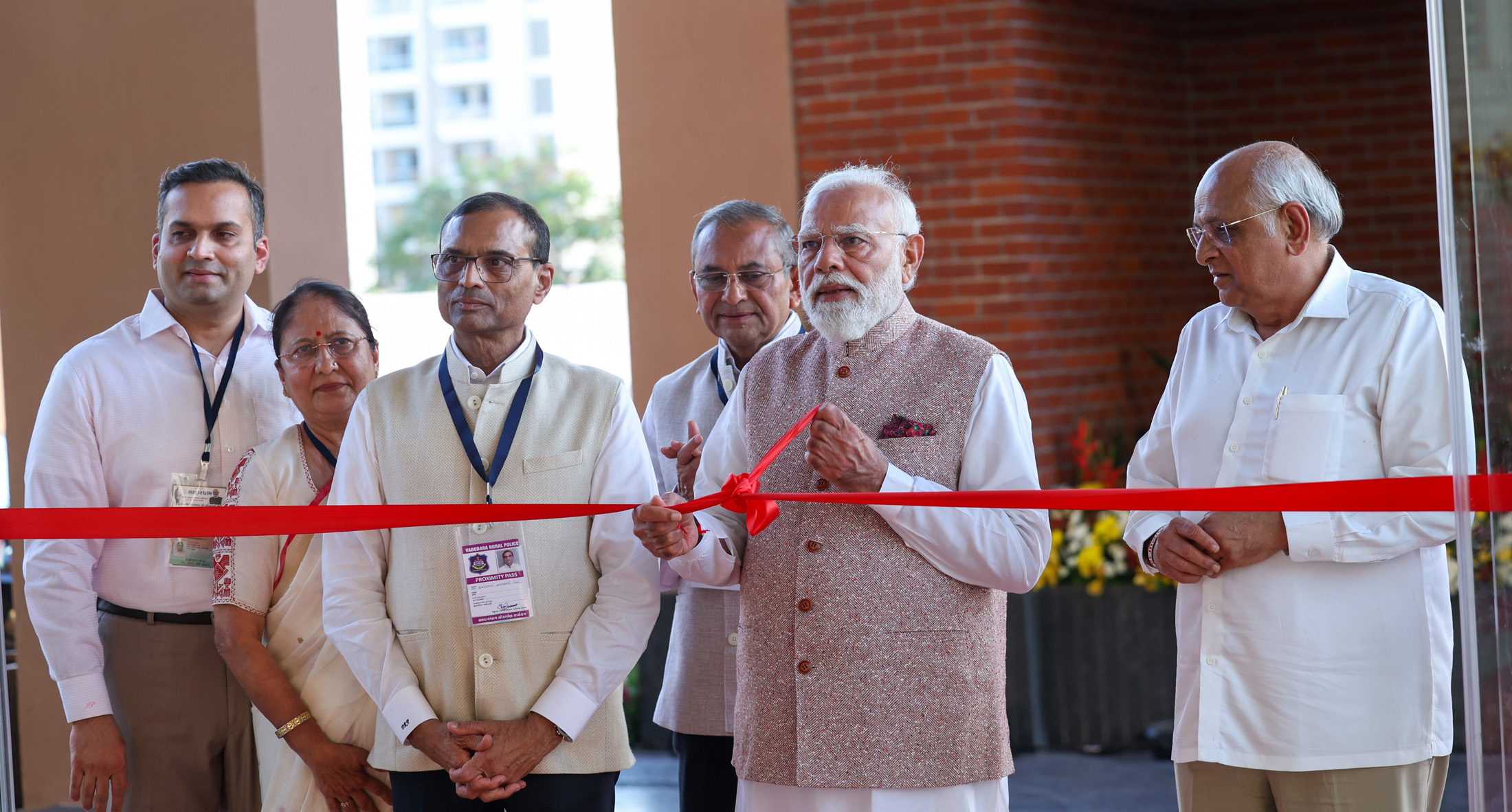 प्रधानमंत्री श्री नरेन्‍द्र मोदी ने गुजरात के वडोदरा में सरदारधाम छात्रावास का उद्घाटन किया
