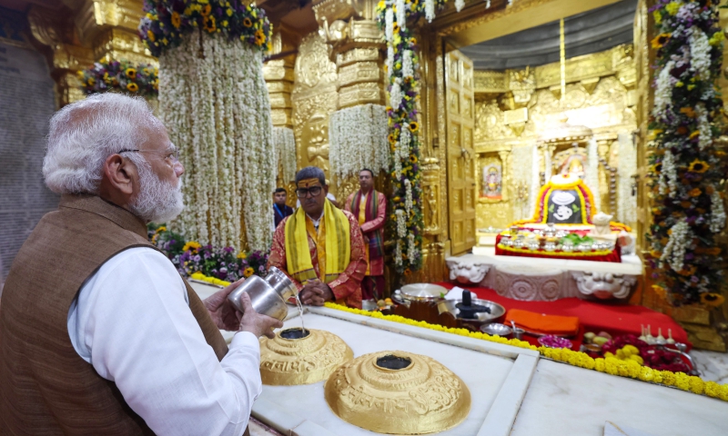 PM visits Somnath Temple