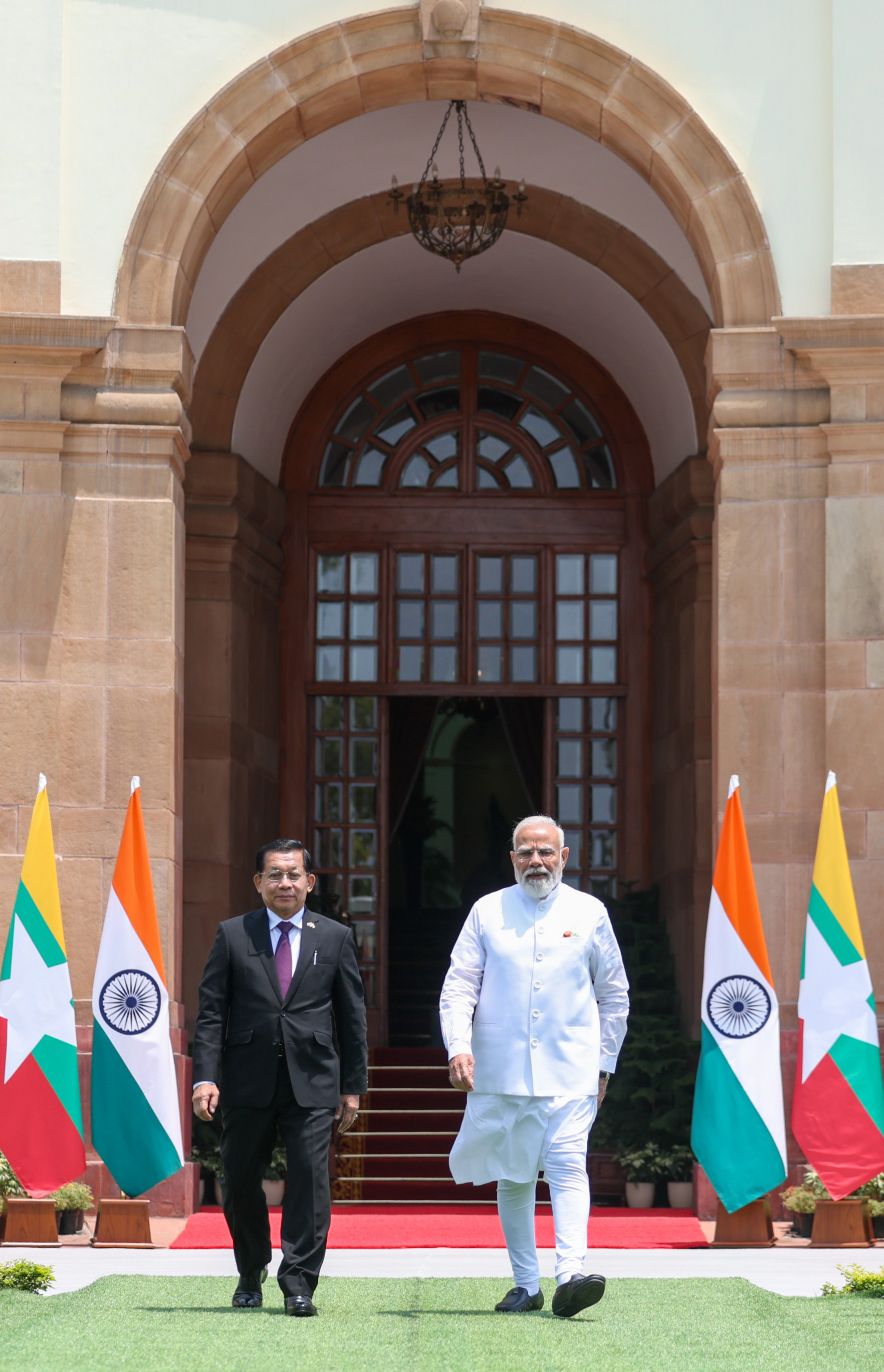 PM hold talks with Myanmar President U Min Aung Hlaing