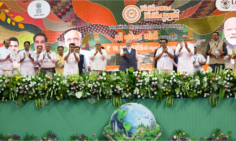 PM inaugurates, dedicates to the nation and lays the foundation stone of multiple development projects worth over ₹18,800 crore in Surat, Gujarat PM inaugurates, dedicates to the nation and lays the foundation stone of multiple development projects worth over ₹18,800 crore in Surat, Gujarat