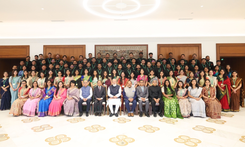 प्रधानमंत्री ने सहायक सचिव के रूप में नियुक्त 2024 बैच के आईएएस अधिकारी प्रशिक्षुओं से बातचीत की