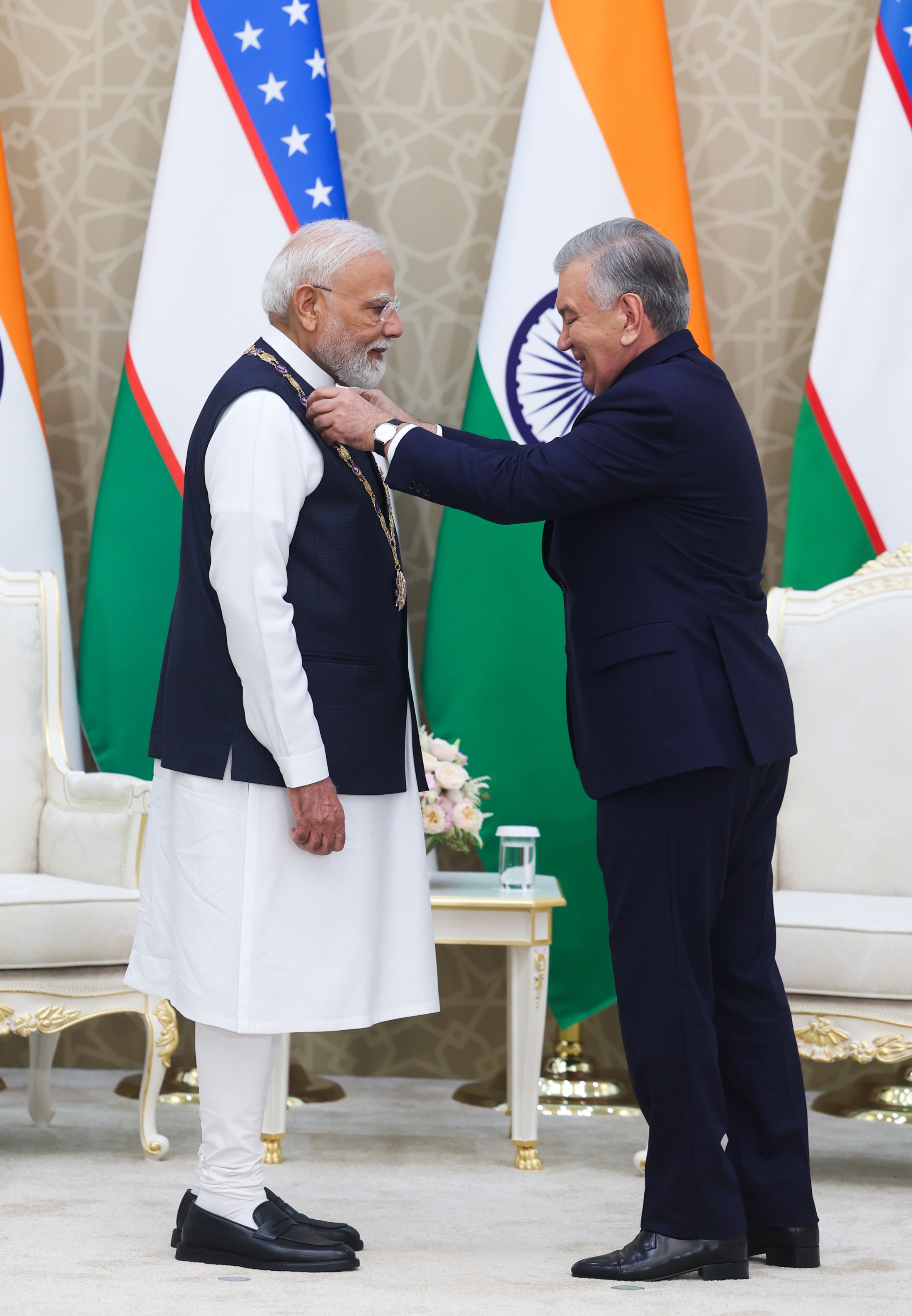 प्रधानमंत्री श्री मोदी को उज़्बेकिस्तान का विदेशी नेताओं को दिया जाना वाला सर्वोच्च सम्मान &lsquo;&lsquo;ओली दाराजली दोस्तलिक&rsquo;&rsquo; दिया गया