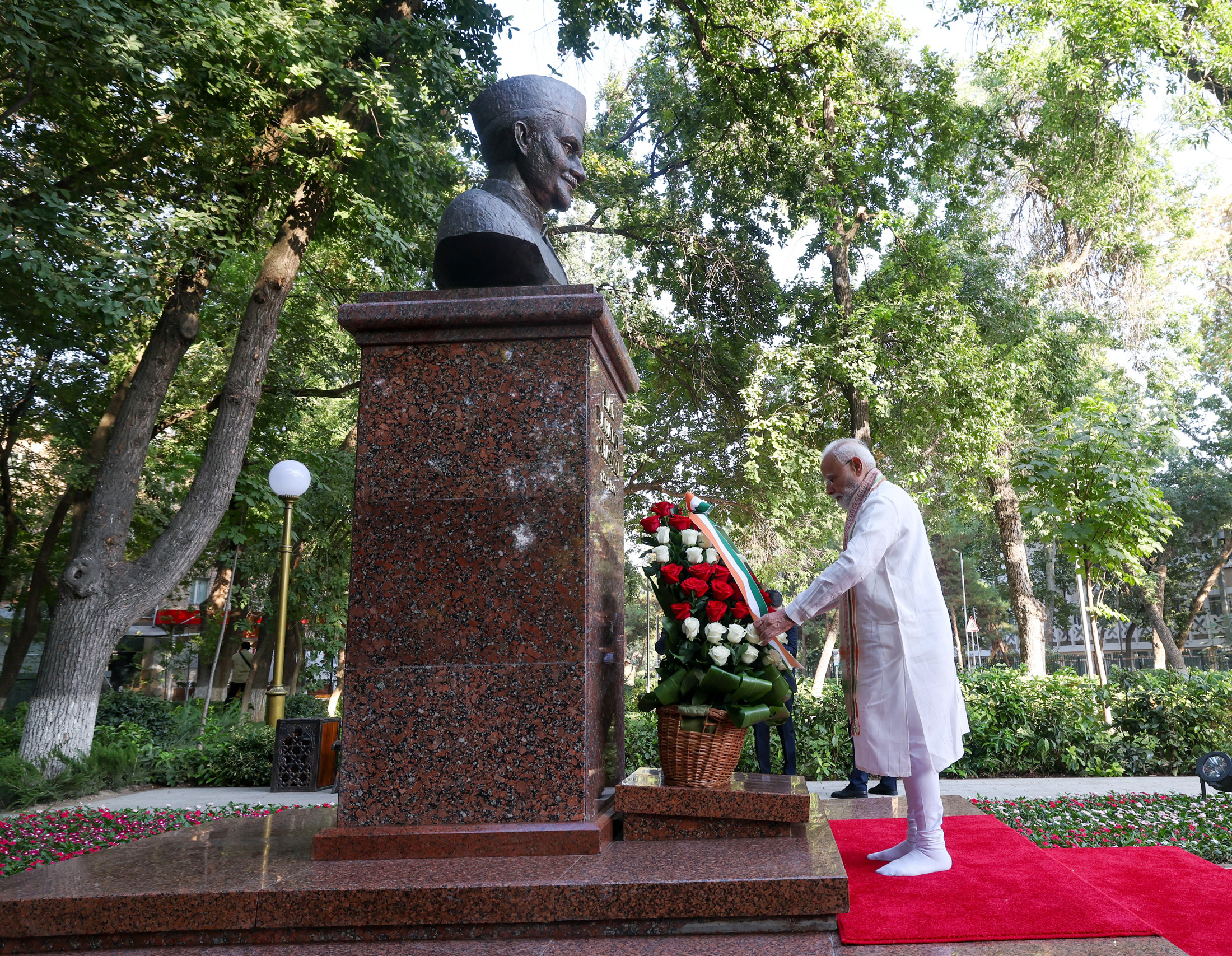 PM lays wreath at Shastri Memorial and visits Tashkent State University of Oriental Studies