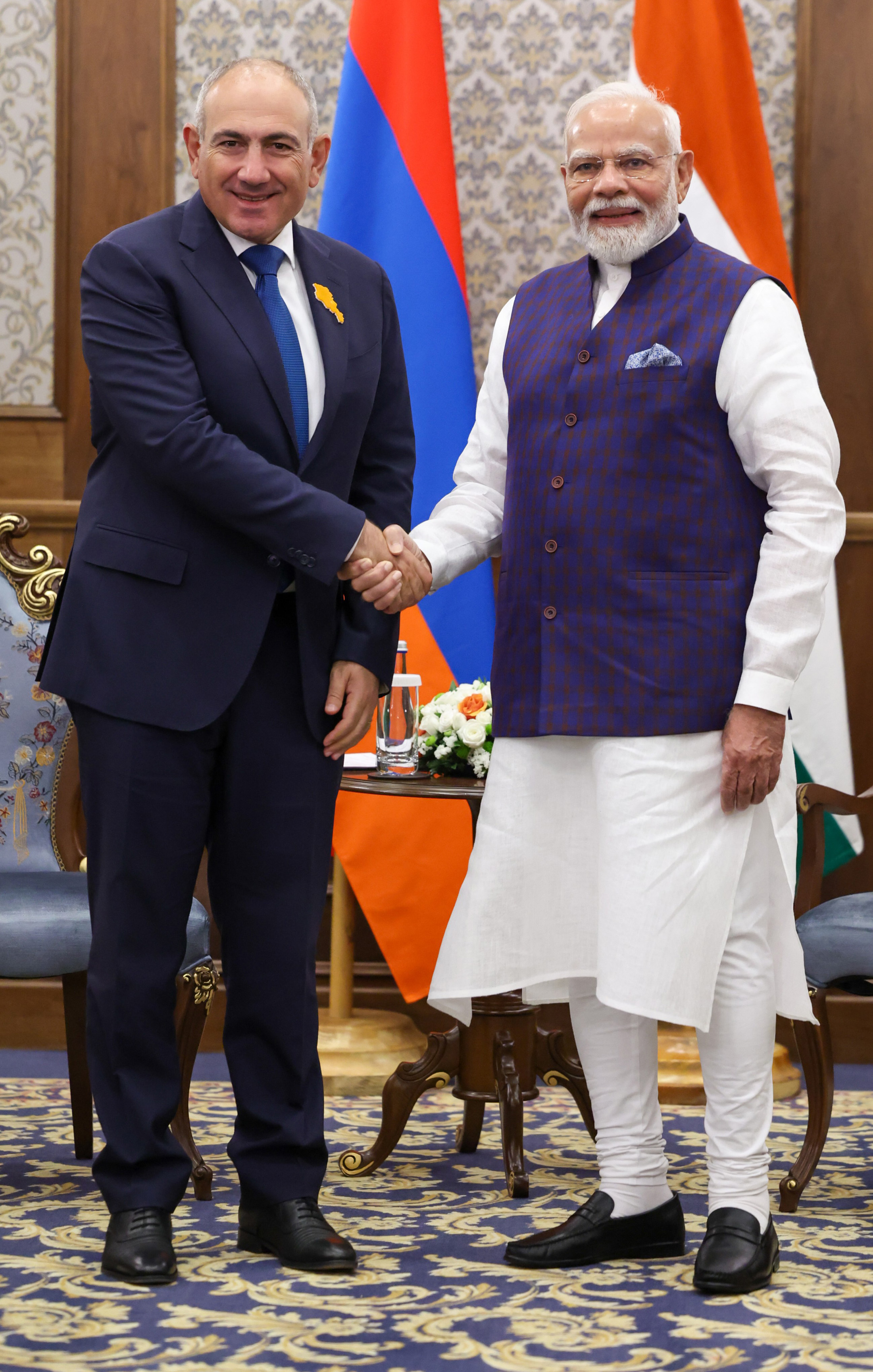 ఆర్మేనియా దేశ ప్రధానితో ప్రధానమంత్రి శ్రీ మోదీ భేటీ