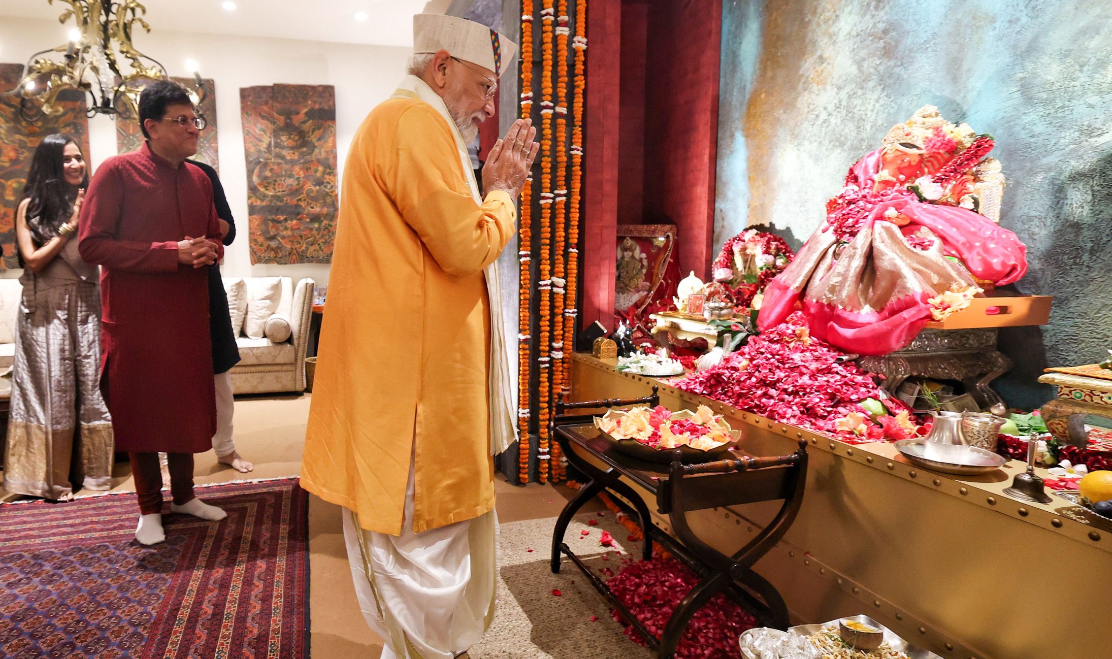 PM offers prayers to Bhagwan Shri Ganesh during Ganpati Darshan at Union Minister Piyush Goyal’s residence