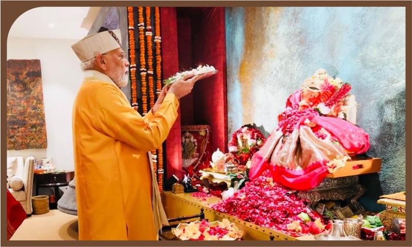 PM offers prayers to Bhagwan Shri Ganesh during Ganpati Darshan at Union Minister Piyush Goyal’s residence